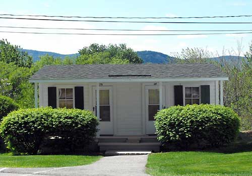 Schoolhose Motel Cottage - 1 Double & 1 Twin Bed